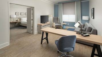 Suite | In-room safe, desk, blackout drapes, iron/ironing board