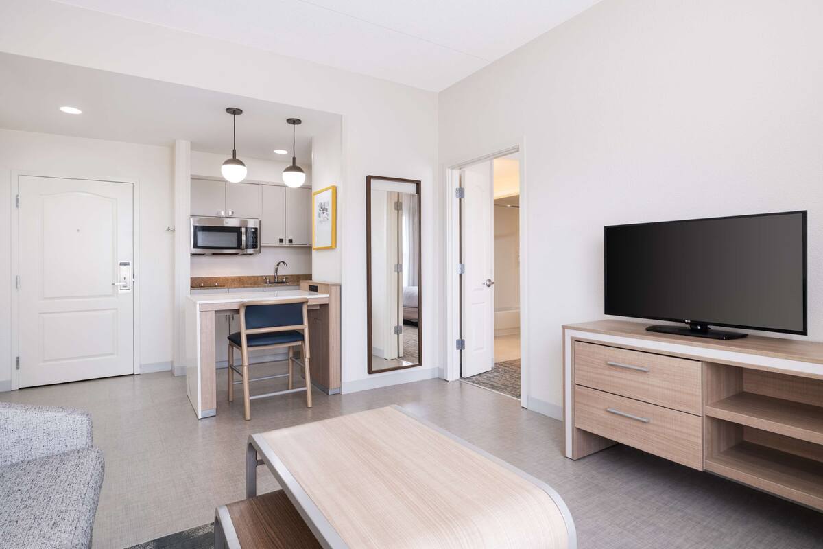 40-inch lcd tv with satellite channels, tv