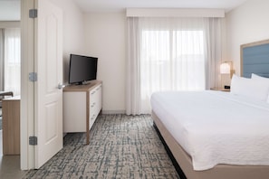 Hypo-allergenic bedding, down duvets, pillow-top beds, in-room safe - Homewood Suites by Hilton Columbia (Columbia)
