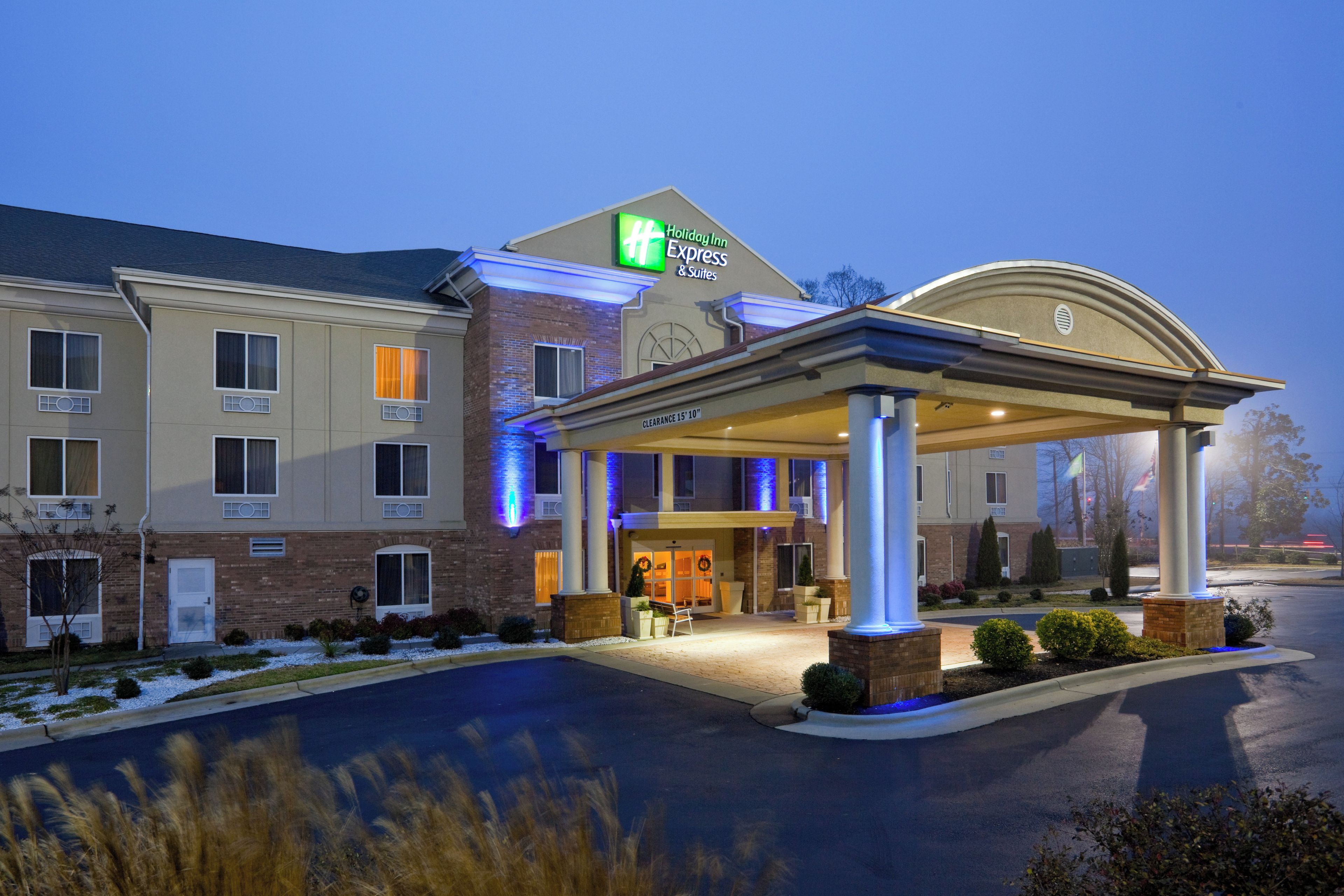 A Holiday Inn Express hotel with a covered entrance and a parking lot.