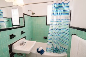 Standard, One Queen Bed | Bathroom