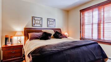 Kondominium, 1 kamar tidur | 3 kamar tidur, setrika/meja setrika, Wi-Fi gratis, dan seprai linen