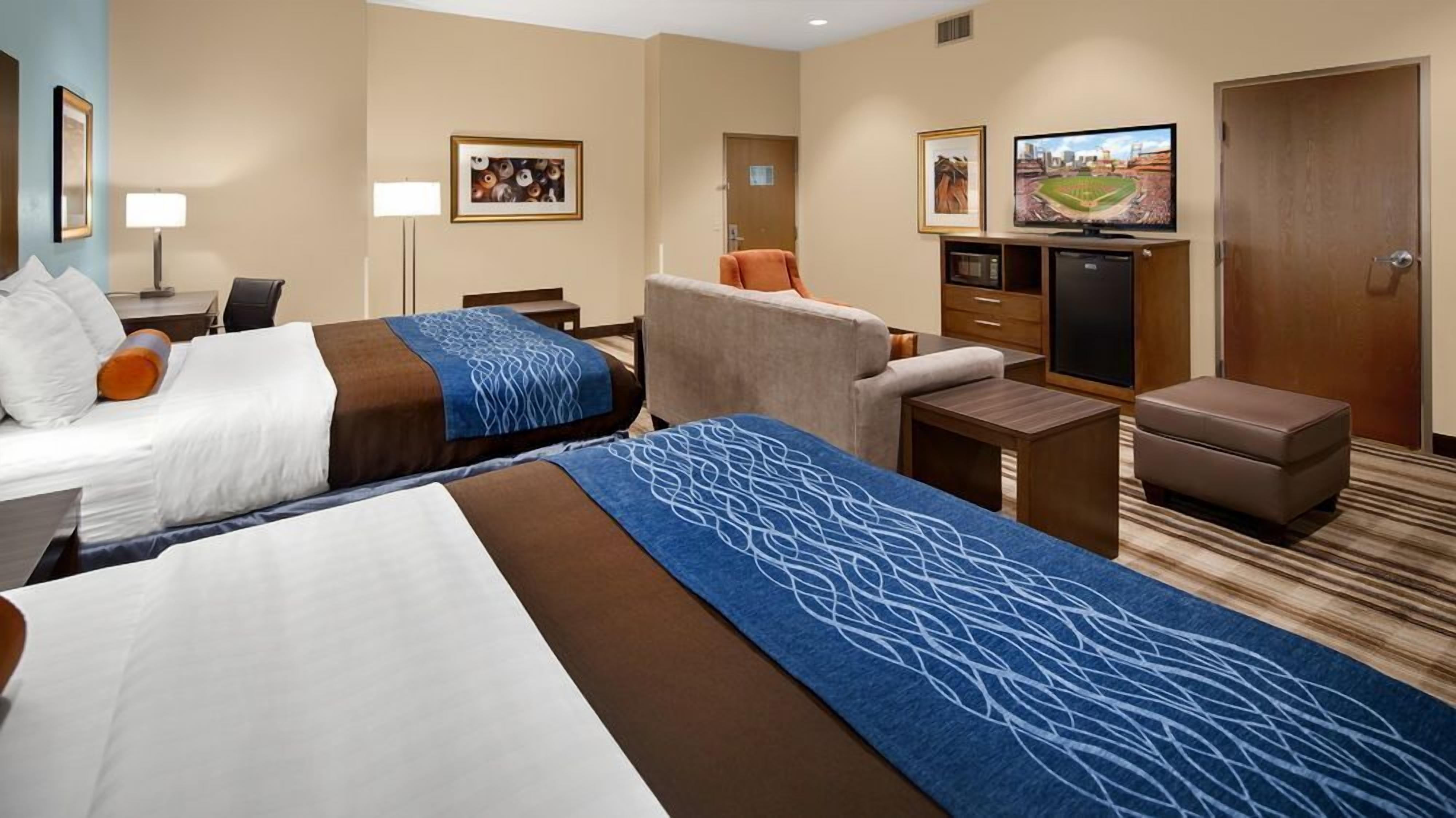 Egyptian cotton sheets, premium bedding, pillowtop beds, desk
