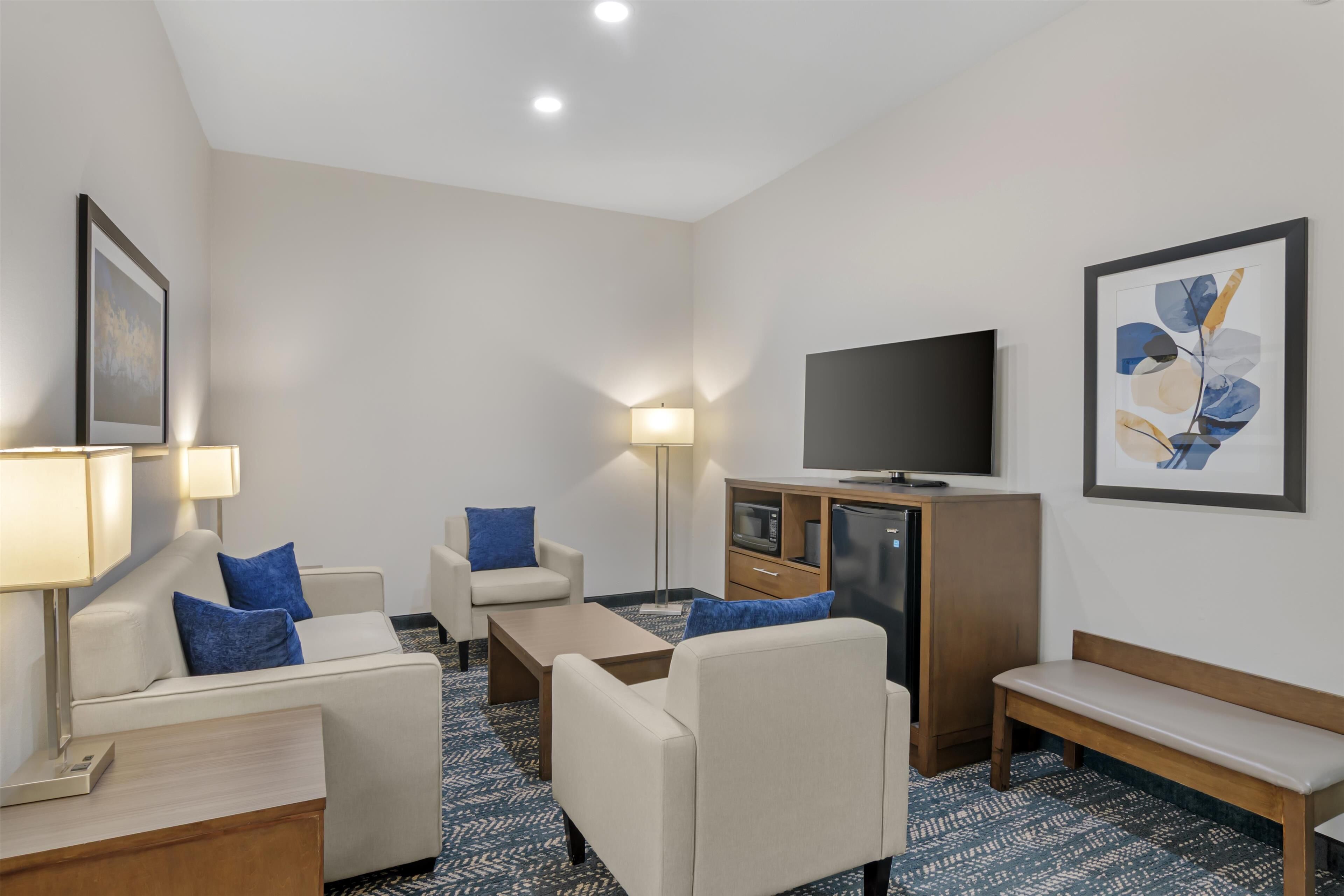 suite, 1 king bed, non smoking (separate living room;with sofabed) | 1 bedroom, egyptian cotton sheets, premium bedding, pillow-top beds