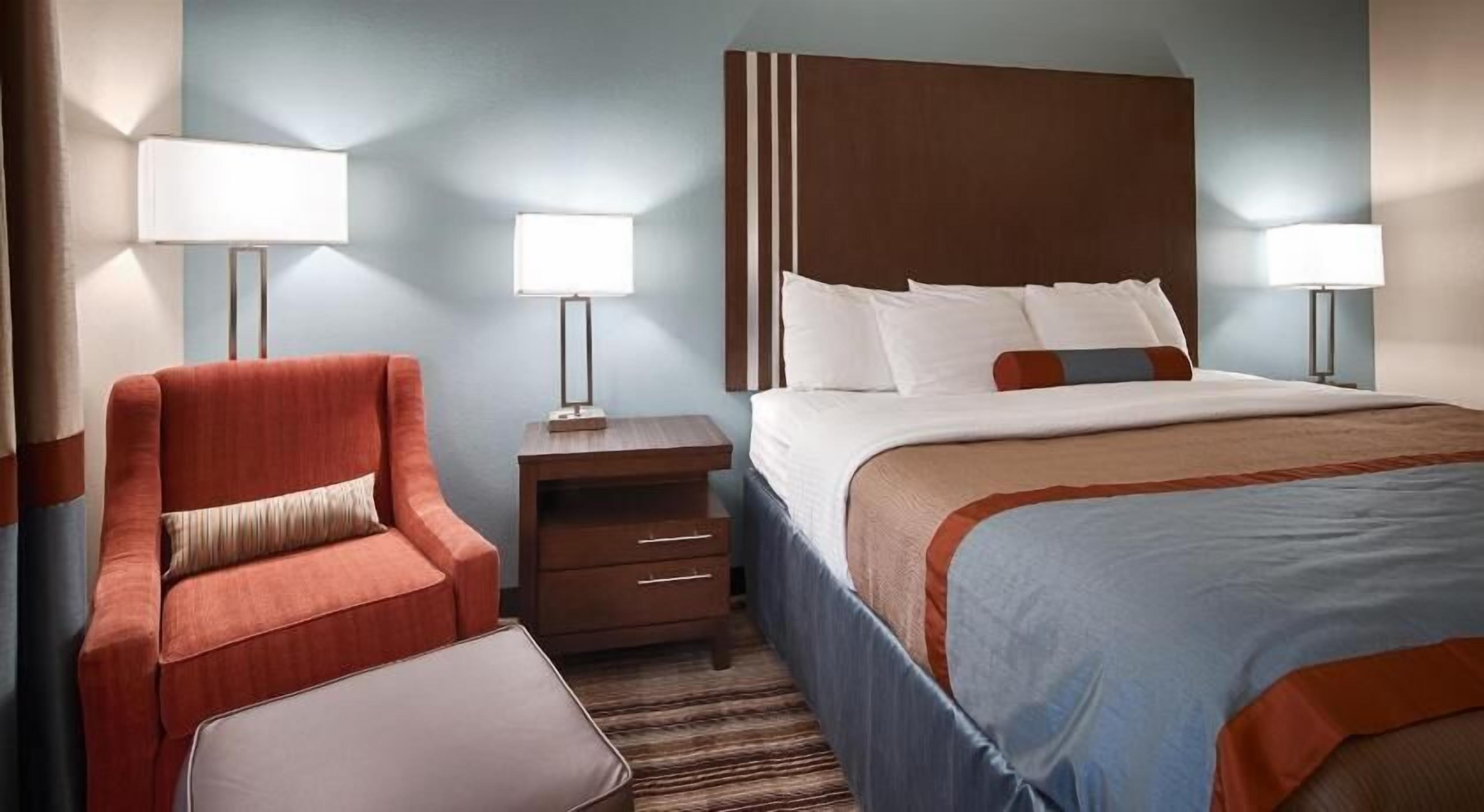 Egyptian cotton sheets, premium bedding, pillowtop beds, desk