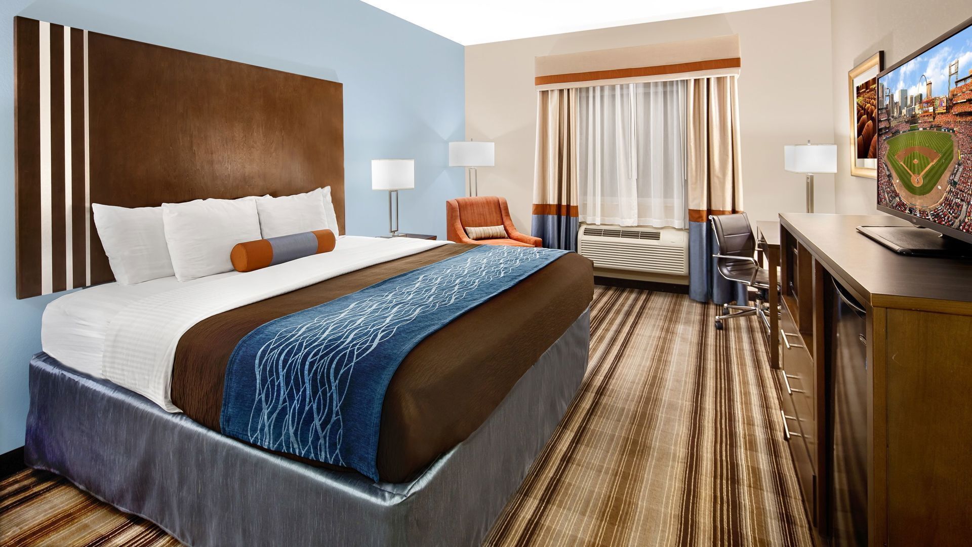 Egyptian cotton sheets, premium bedding, pillowtop beds, desk