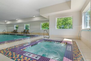 Una piscina cubierta