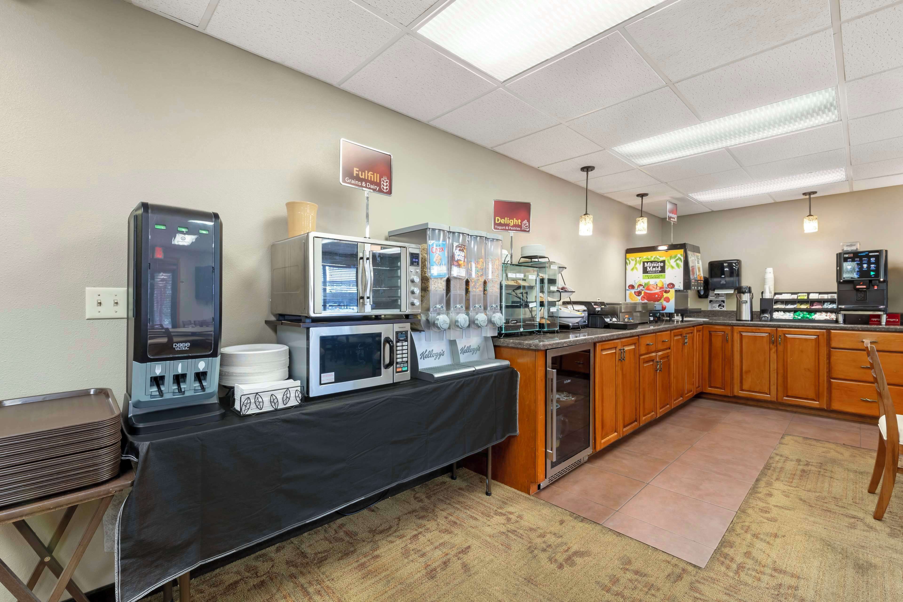 free daily continental breakfast