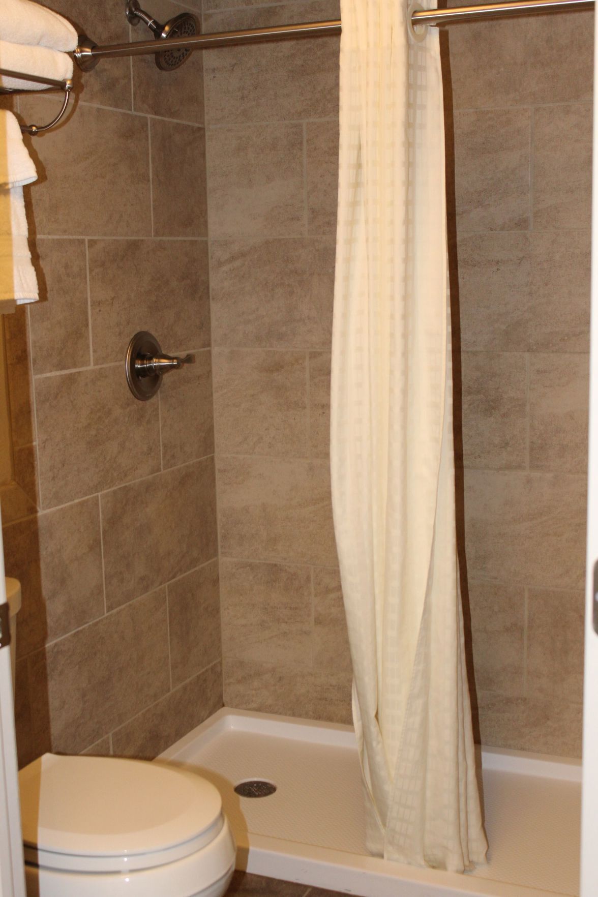 Badezimmer | Kostenlose Toilettenartikel, Haartrockner, Handtücher, Seife