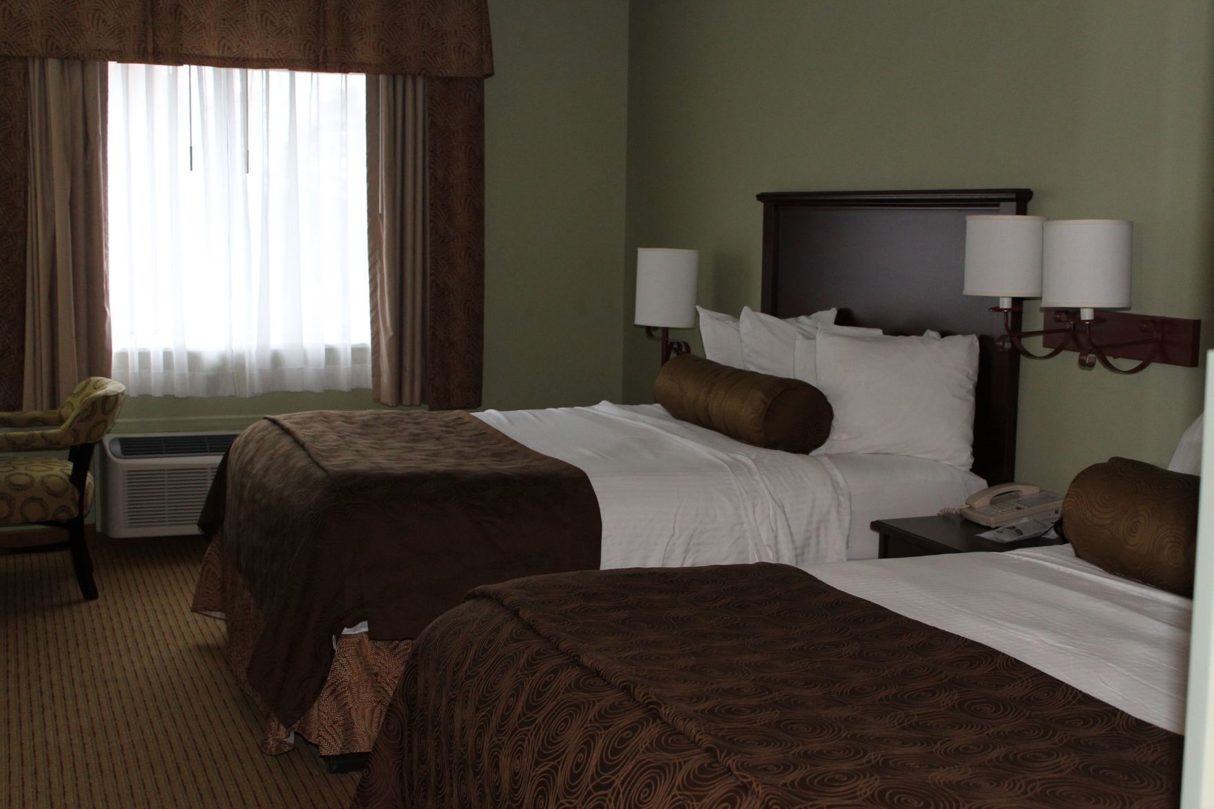 Verdunkelungsvorhänge, Bügeleisen/Bügelbrett, Babybetten, Zustellbetten