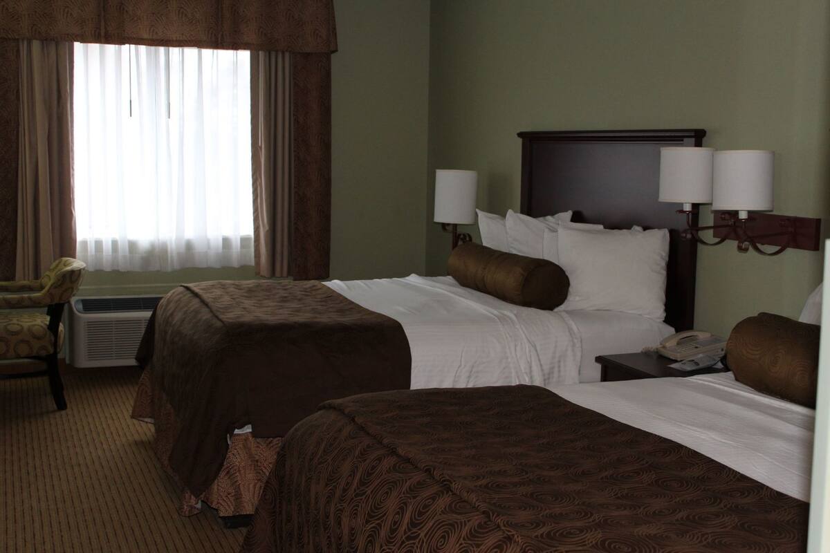 Verdunkelungsvorhänge, Bügeleisen/Bügelbrett, Babybetten, Zustellbetten