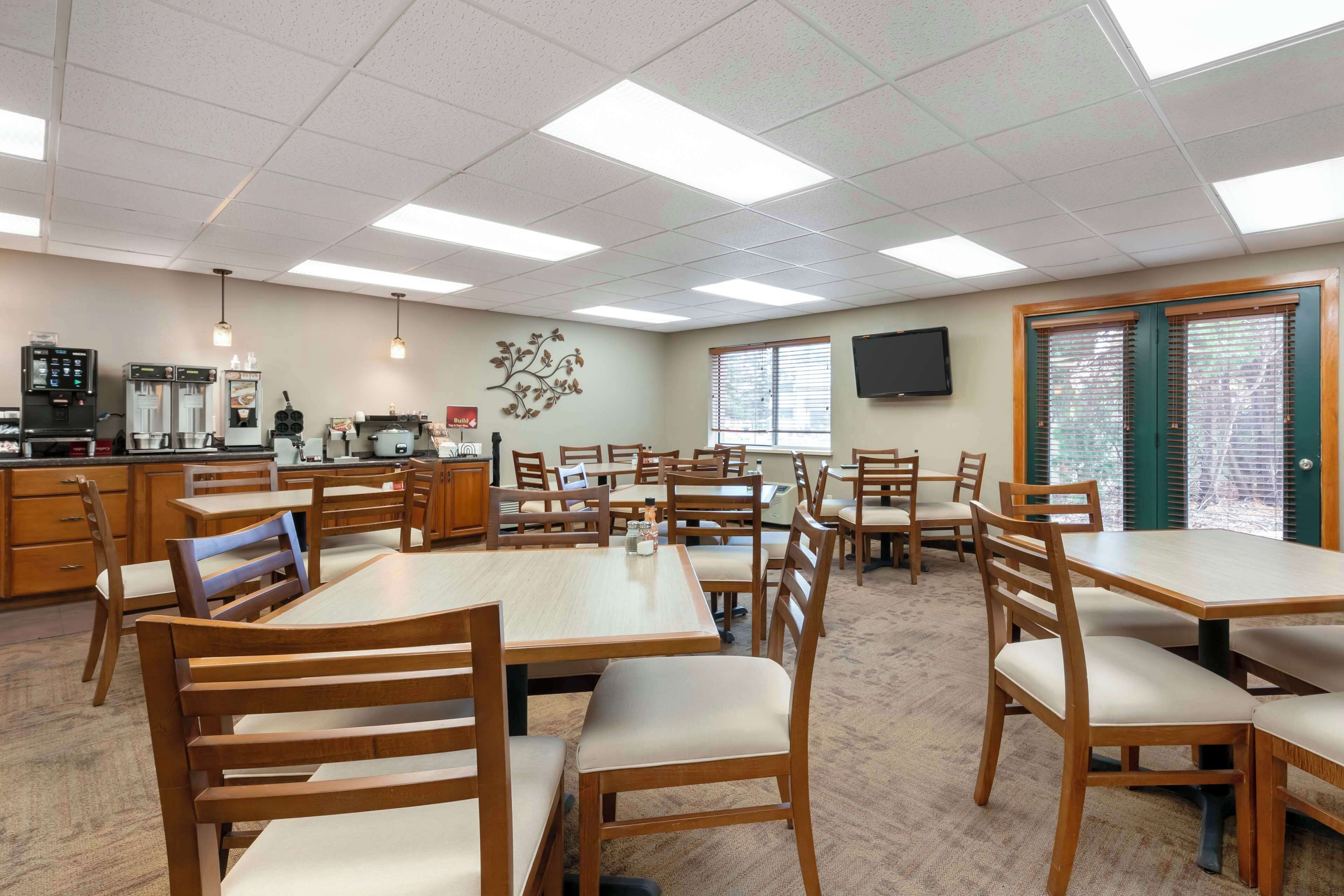 free daily continental breakfast