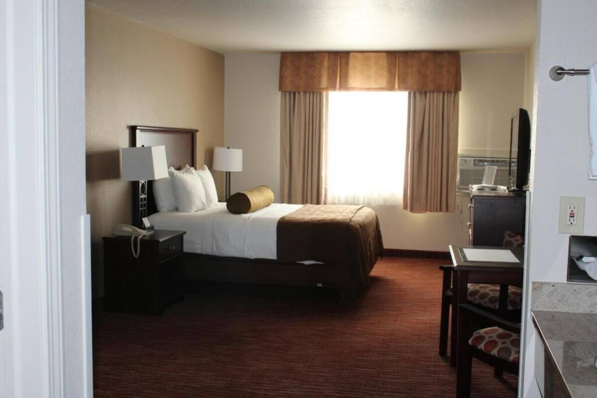 Verdunkelungsvorhänge, Bügeleisen/Bügelbrett, Babybetten, Zustellbetten