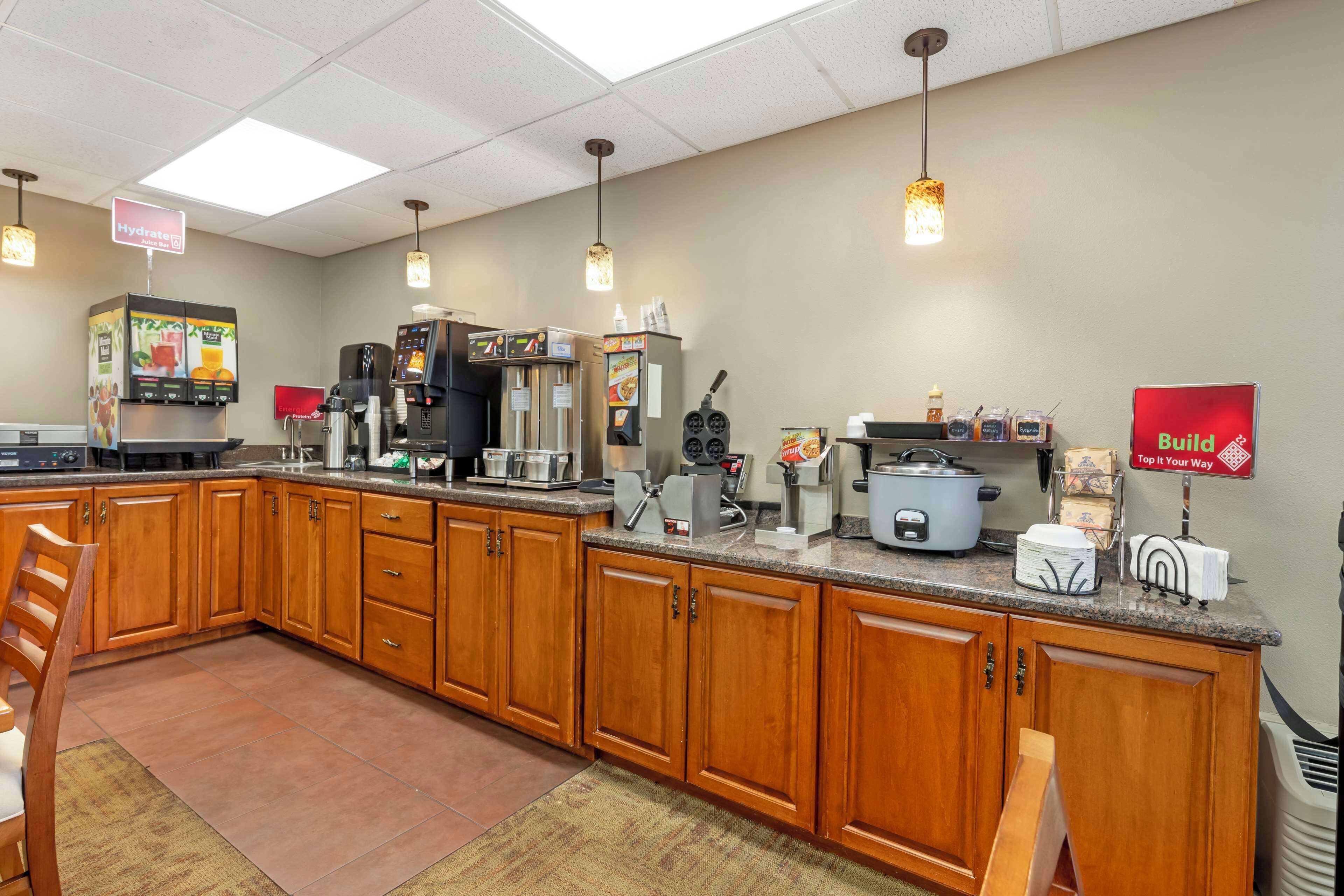 free daily continental breakfast