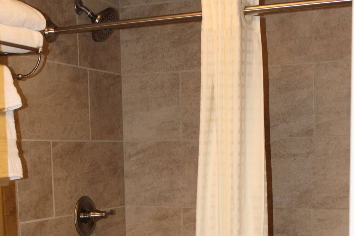 Badezimmer | Kostenlose Toilettenartikel, Haartrockner, Handtücher, Seife