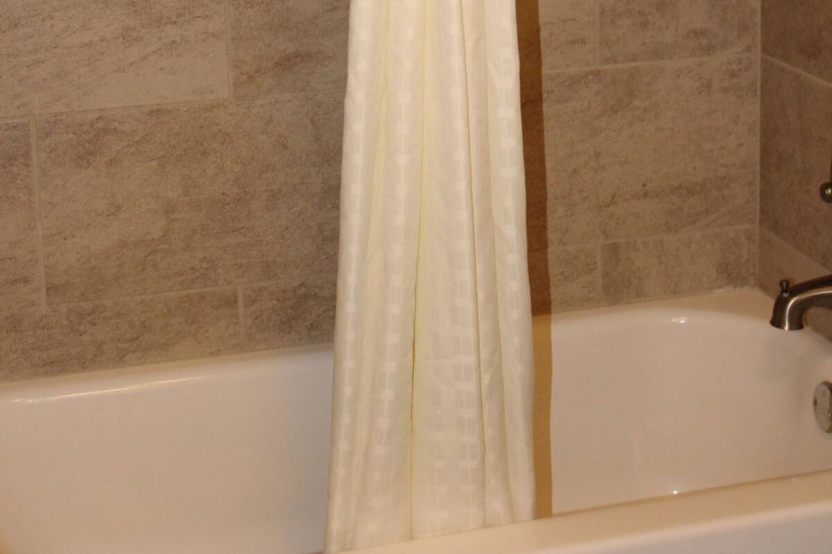 Badezimmer | Kostenlose Toilettenartikel, Haartrockner, Handtücher, Seife