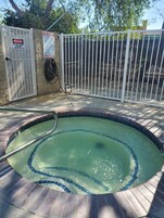 Bañera de hidromasaje al aire libre