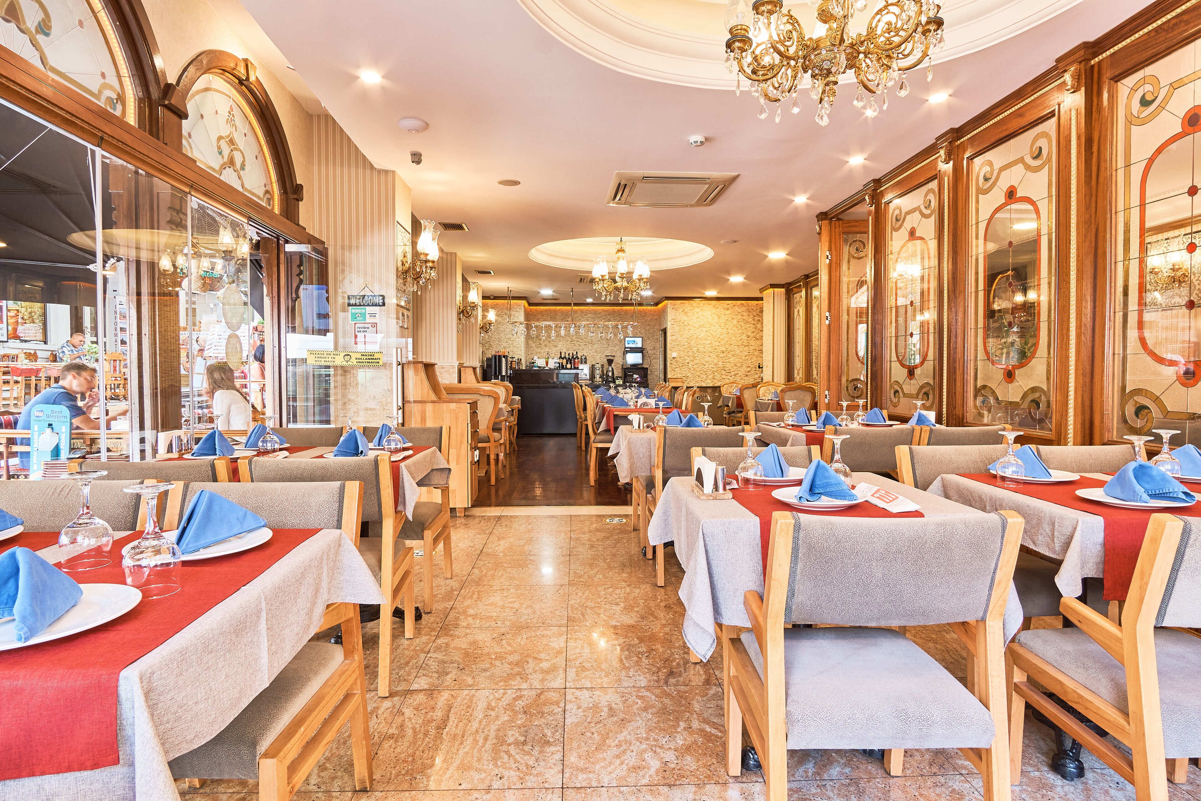 Lunch, dinner, brunch served; garden views 