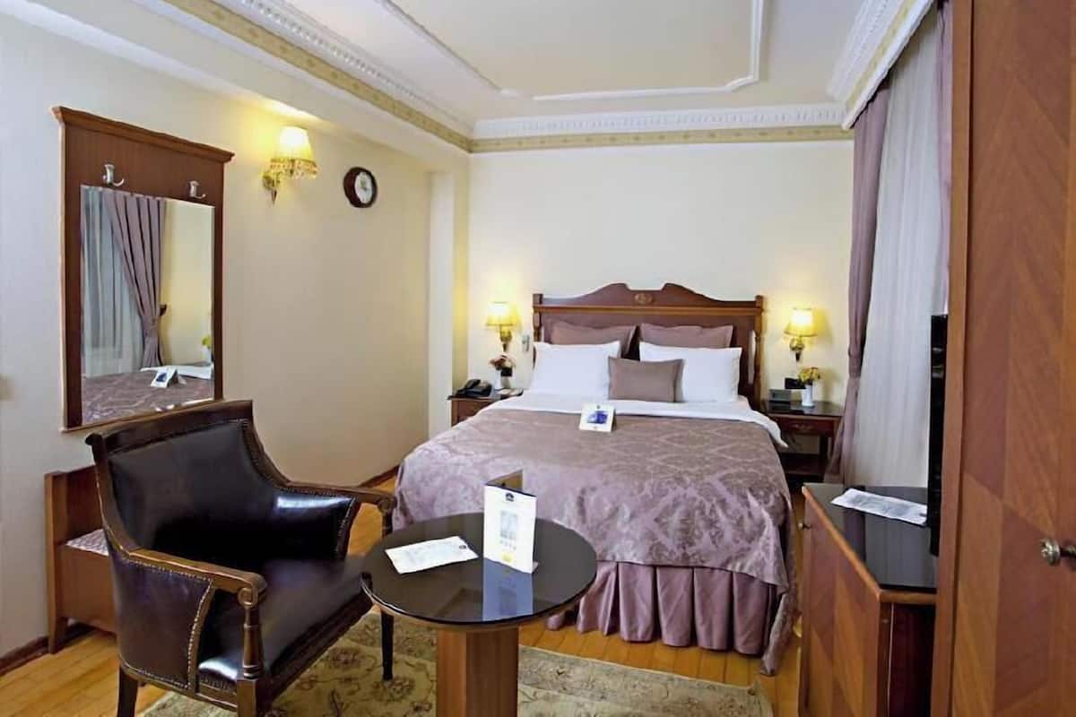 Premium bedding, down duvets, Tempur-Pedic beds, minibar