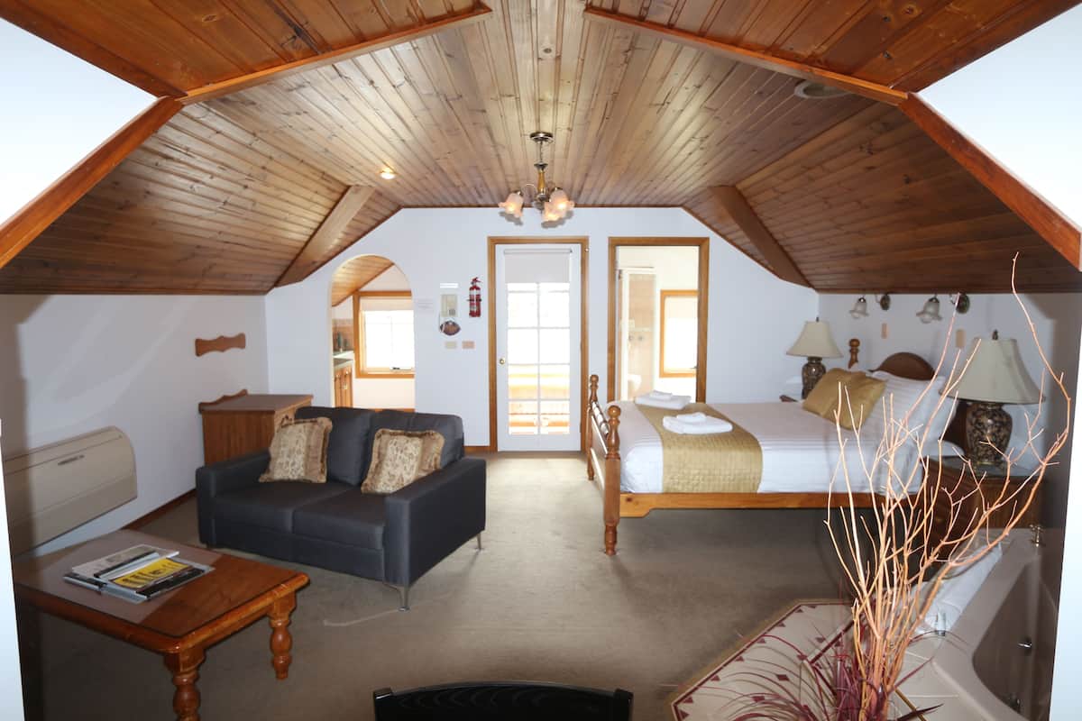 Sherbourne Spa Suite | 2 bedrooms, blackout drapes, soundproofing, iron/ironing board