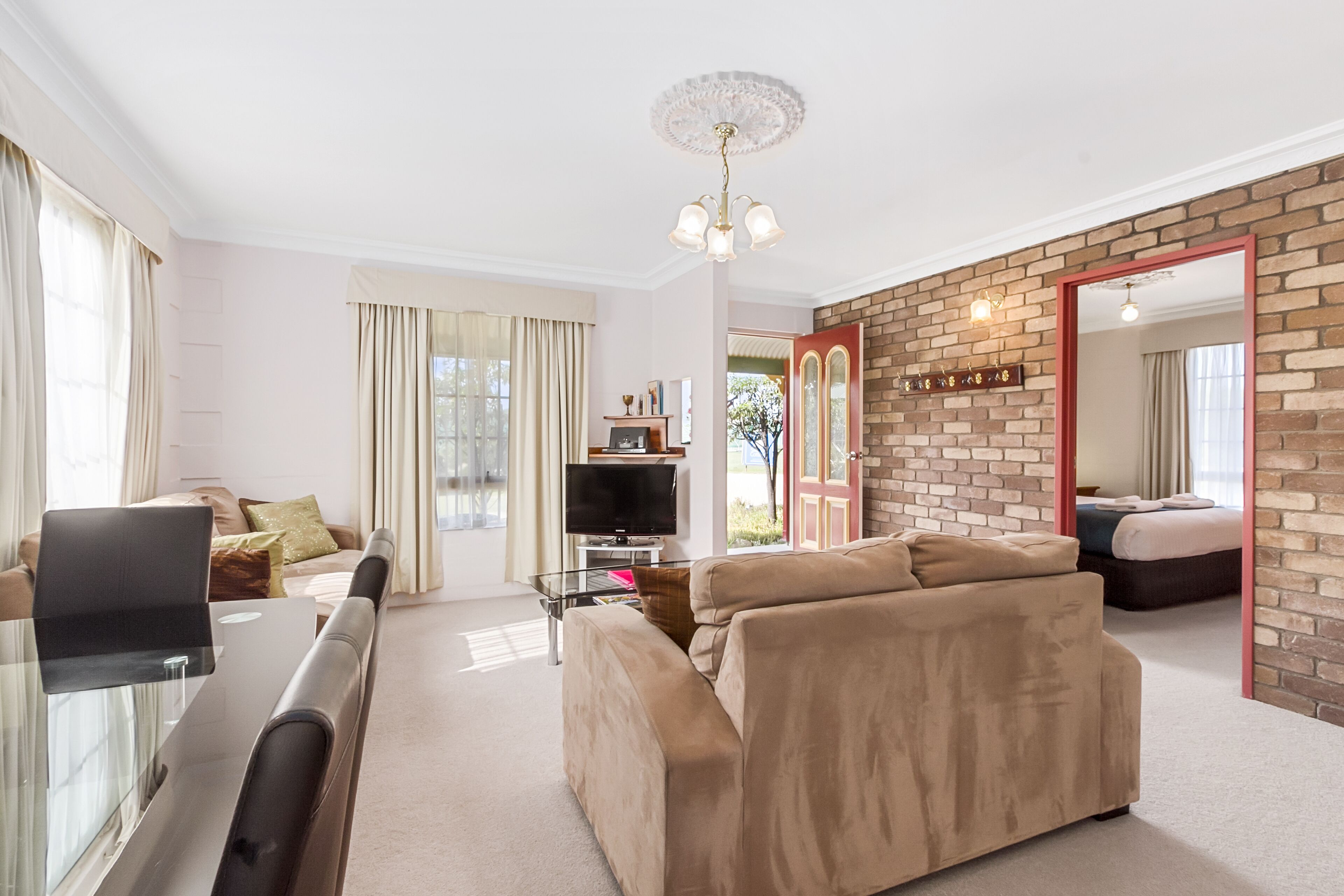 bayview spa cottage  | living area