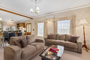 Luxury Cottage, 2 Bedrooms (Dove) | Premium bedding, individually furnished, blackout curtains - Swansea Cottages & Lodge Suites (Swansea)