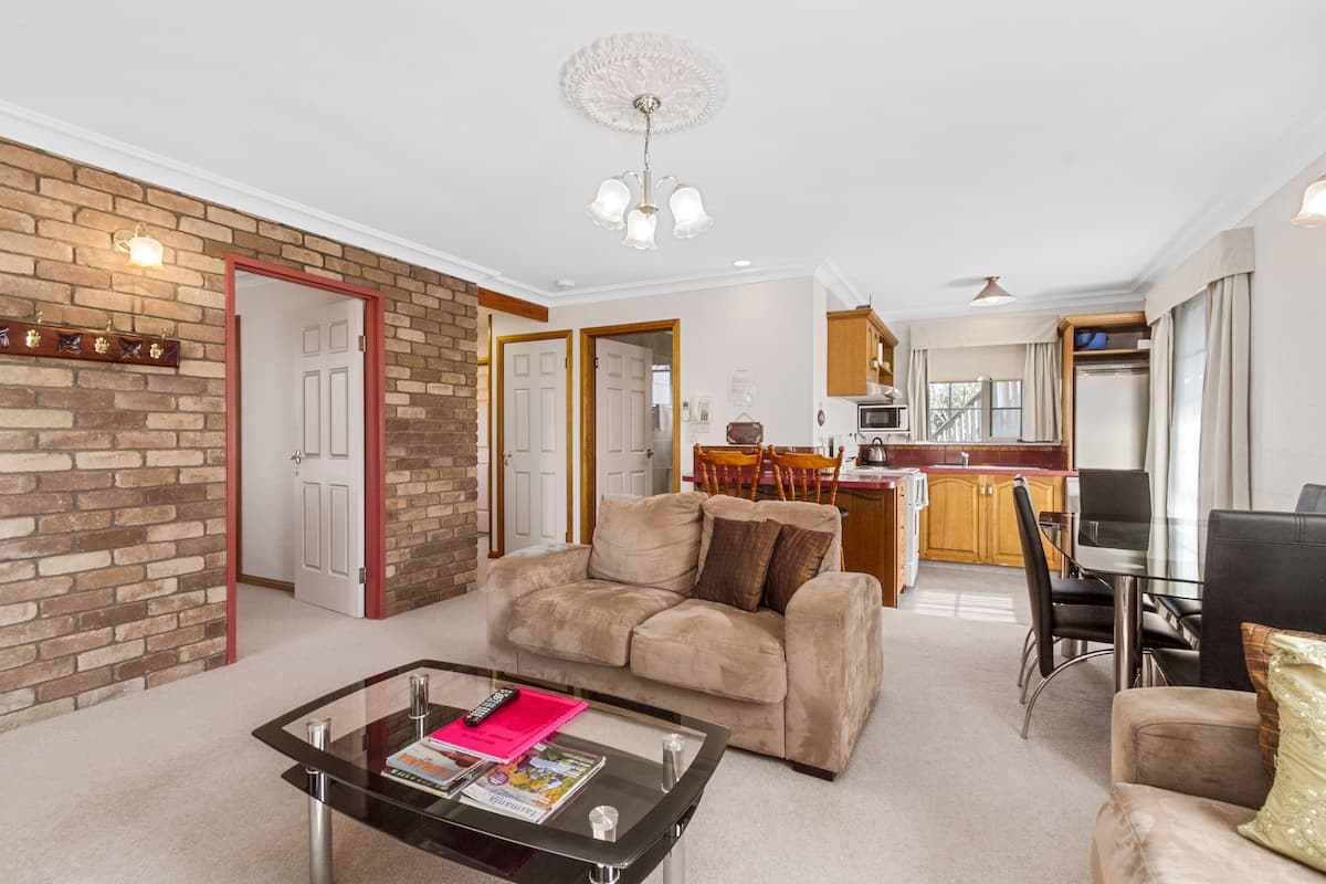 bayview spa cottage | 2 bedrooms, blackout curtains, soundproofing, iron/ironing board