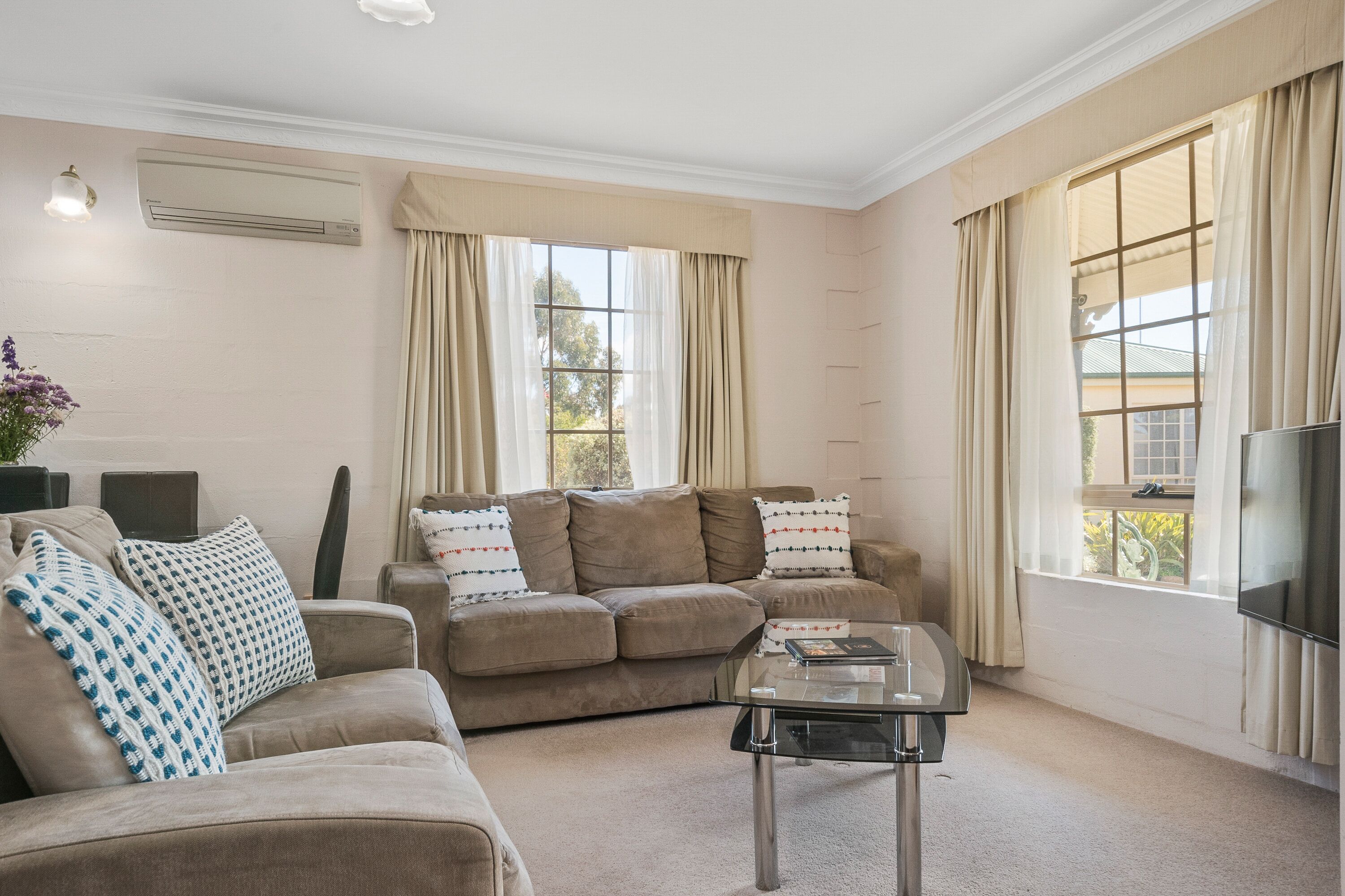 bayview spa cottage  | living area