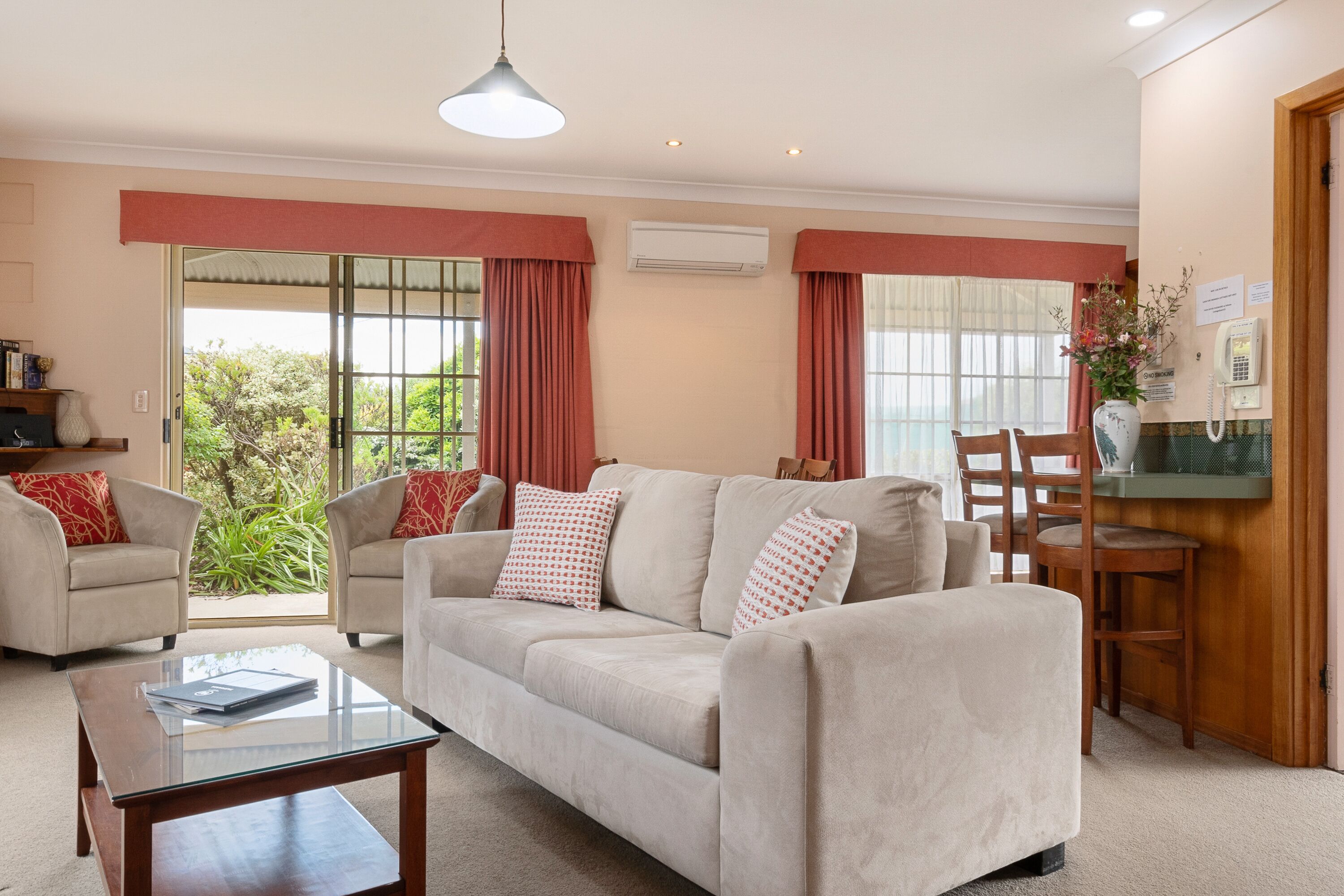 Deluxe Cottage, 2 Bedrooms (Kirby) | Living area