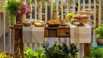 Breakfast, lunch, dinner served; international cuisine