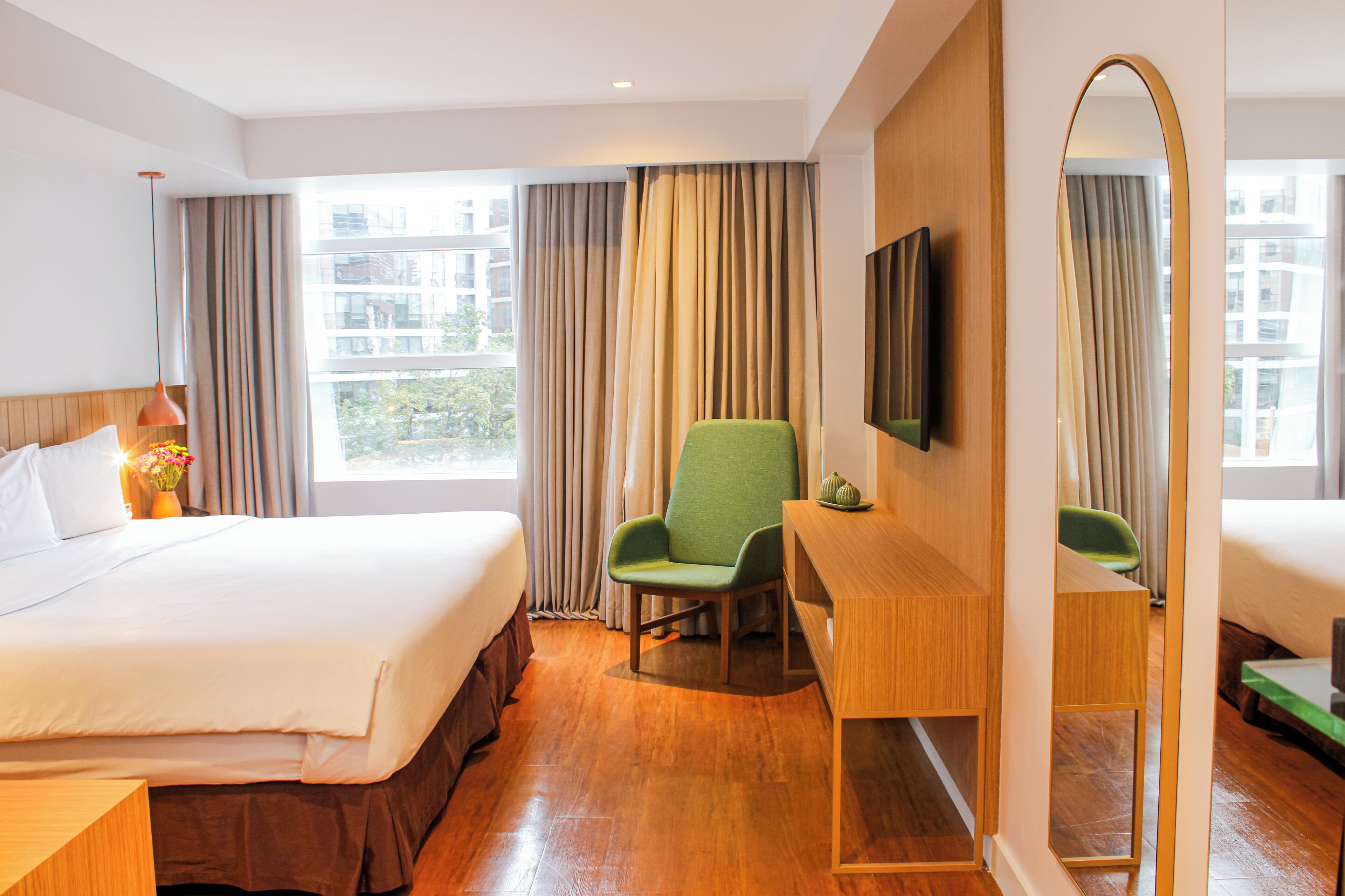 minibar, in-room safe, desk, laptop workspace