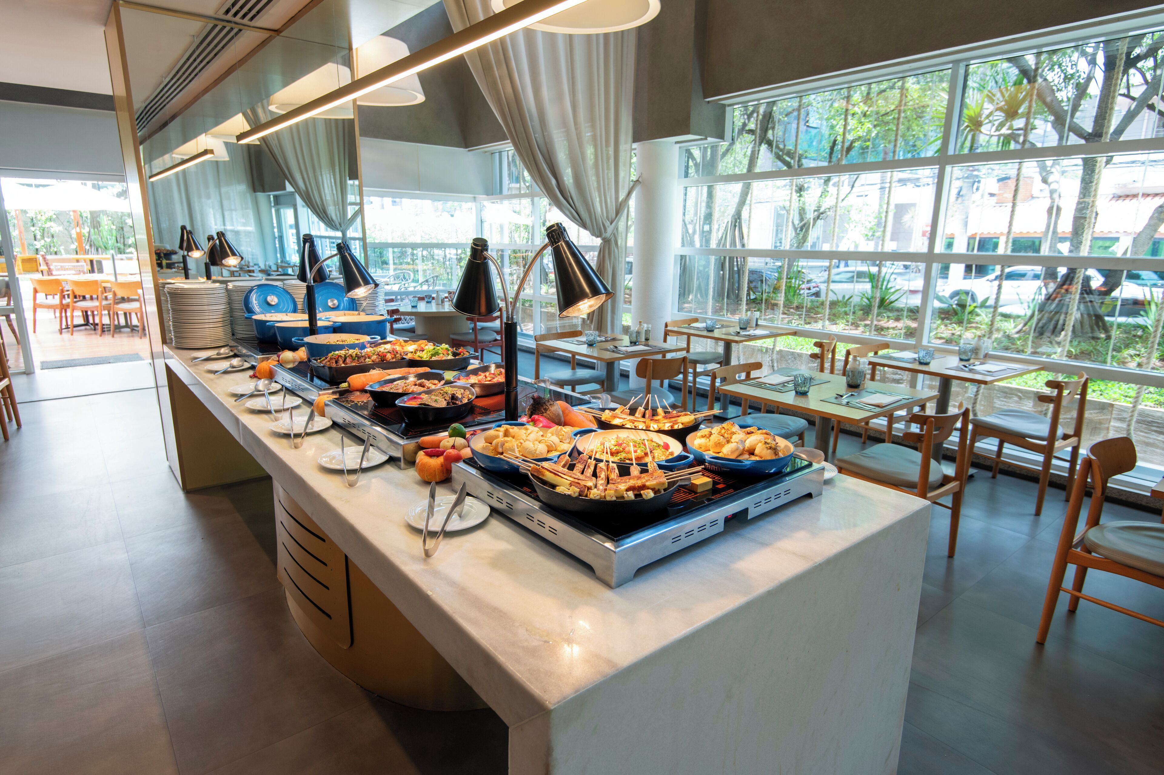 Petit déjeuner, déjeuner et dîner servis sur place