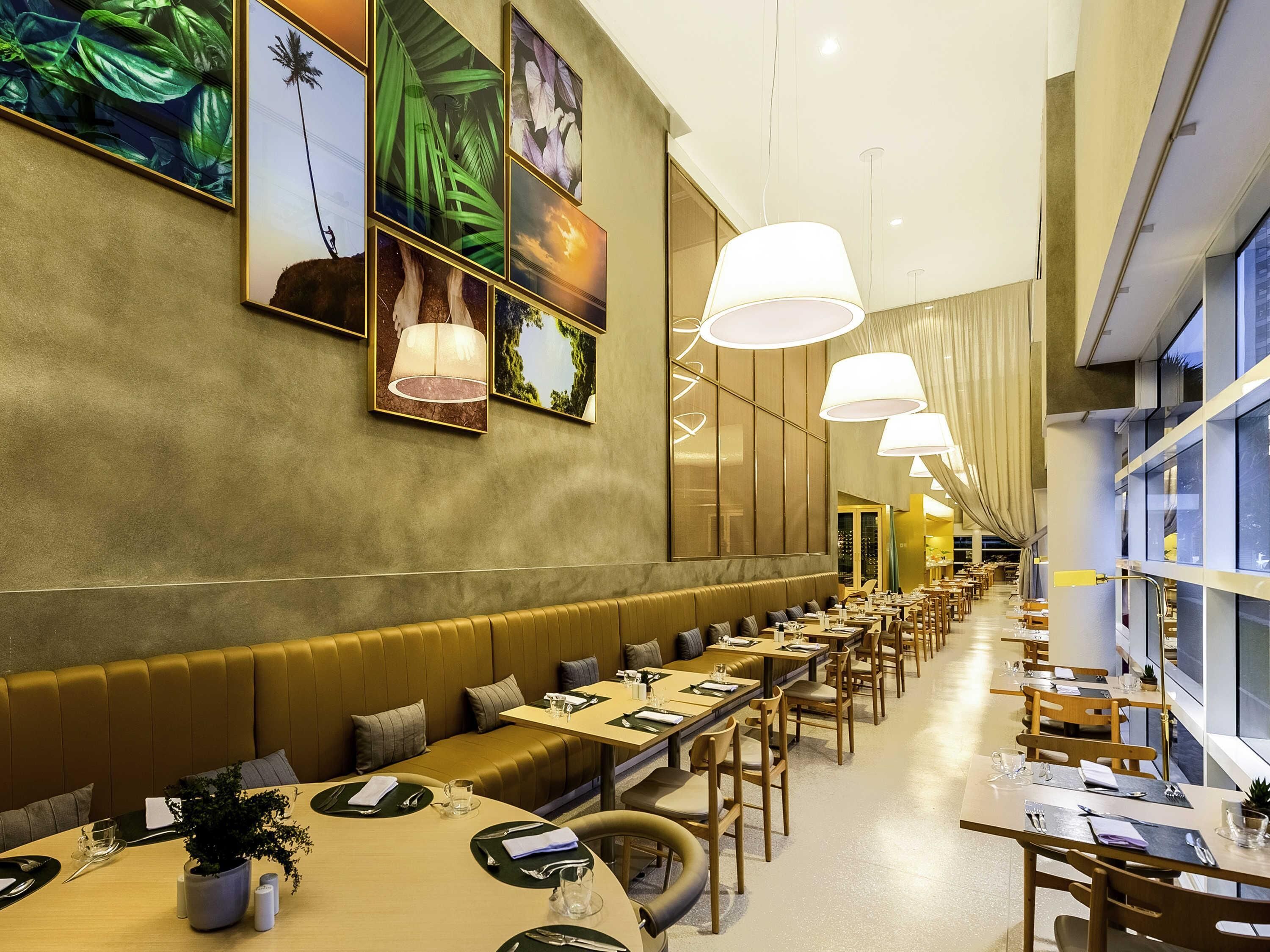 Breakfast, lunch, dinner served; international cuisine 