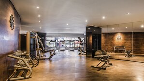 A modern gym with cardio machines, free weights, and a bench. - Grand Mercure Sao Paulo Vila Olimpia (São Paulo)