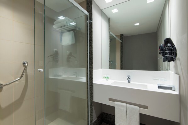 Premium Room, 1 Queen Bed | Bathroom | Shower, eco-friendly toiletries, hair dryer, towels