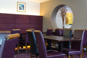 Lounge - Holiday Inn Express Bedford by IHG (Bedford)