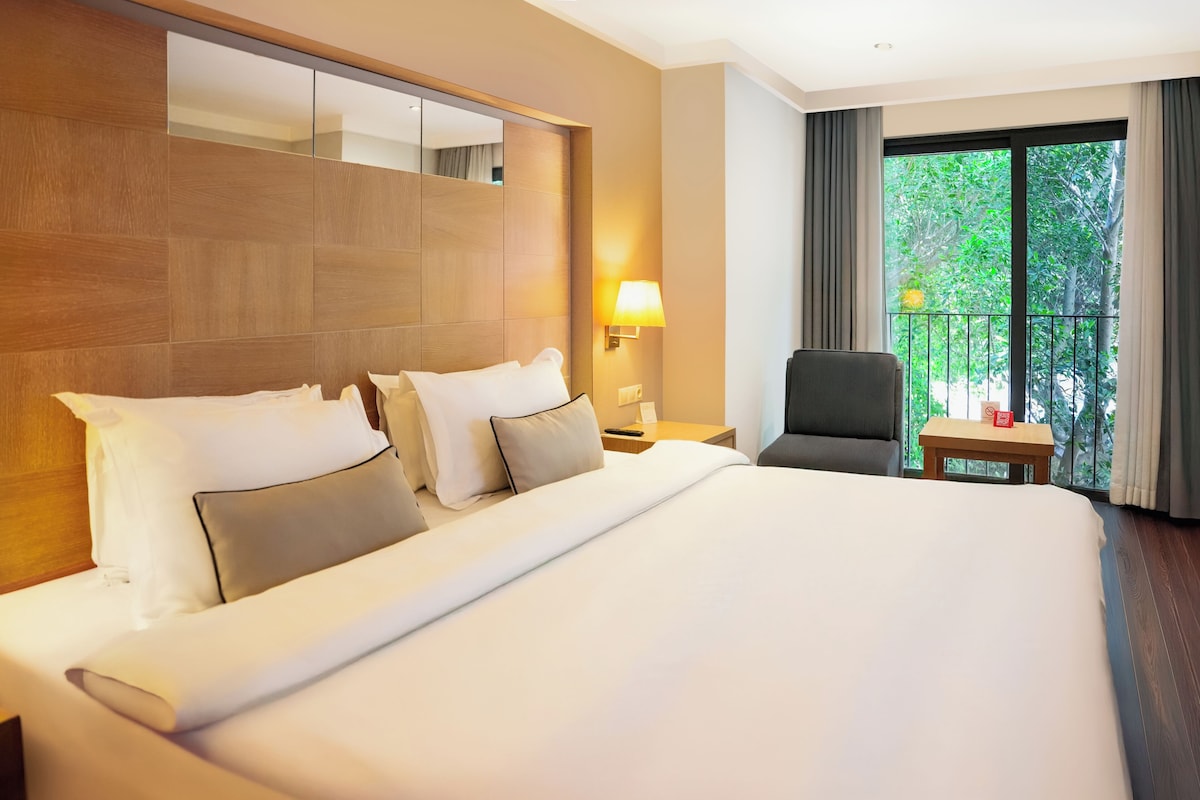 Minibar, in-room safe, desk, blackout curtains