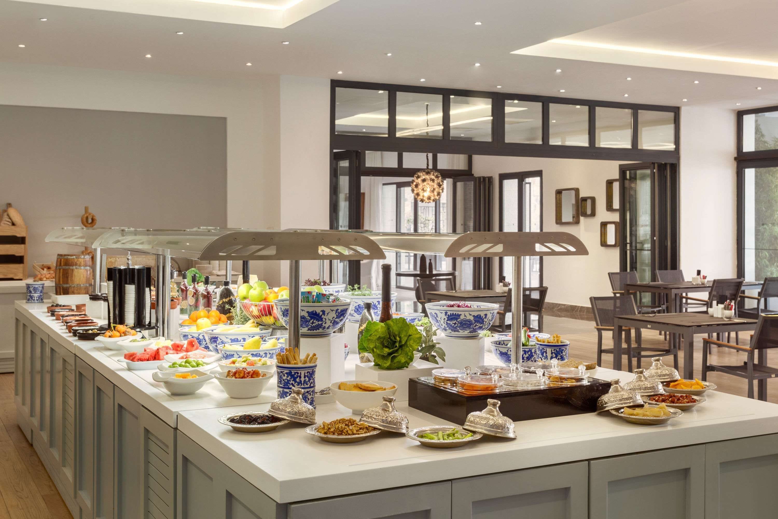 4 restaurants, breakfast, lunch, dinner served; international cuisine