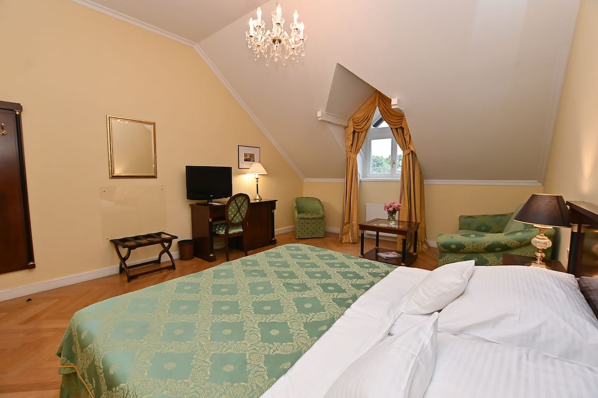 classic triple room | 1 bedroom, hypo-allergenic bedding, minibar, in-room safe