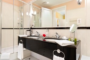 Free toiletries, hair dryer, bathrobes, slippers - Gróf Degenfeld Castle Hotel **** Superior (Tarcal)