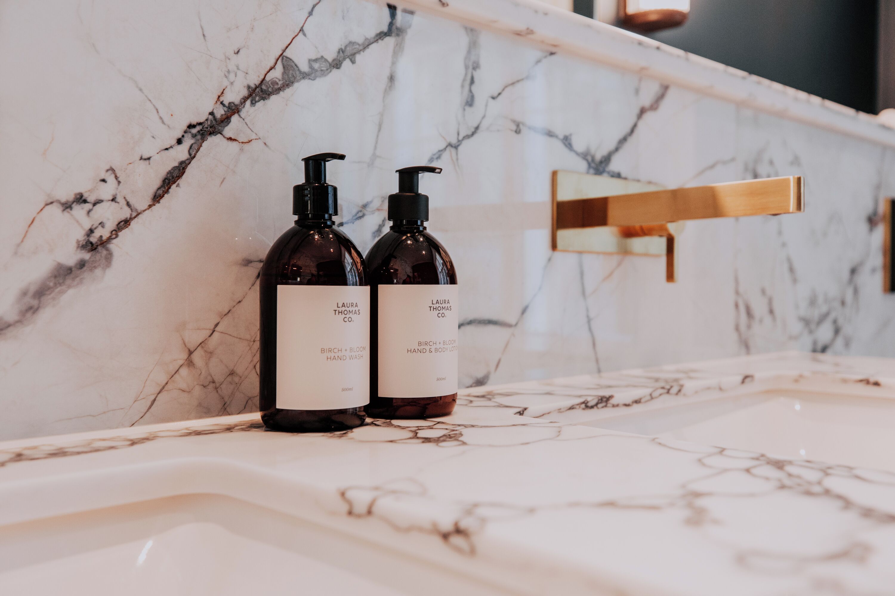 grand suite | bathroom | combined shower/bathtub, deep-soaking bathtub, rainfall showerhead