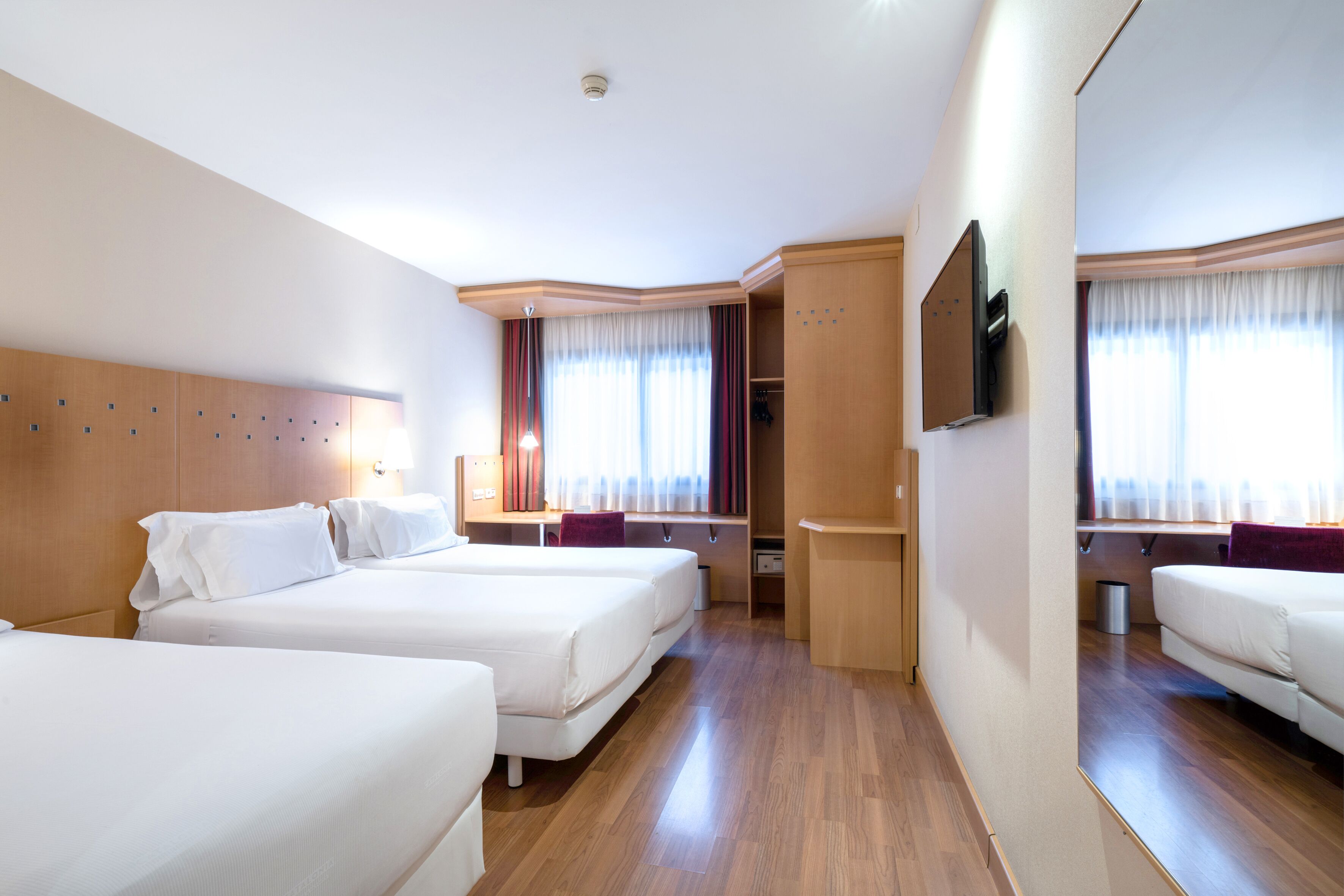 1 bedroom, in-room safe, desk, blackout curtains