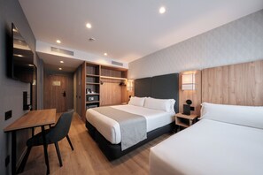 Premium Triple Room | 1 bedroom, in-room safe, desk, blackout curtains - Catalonia La Maquinista (Barcelona)