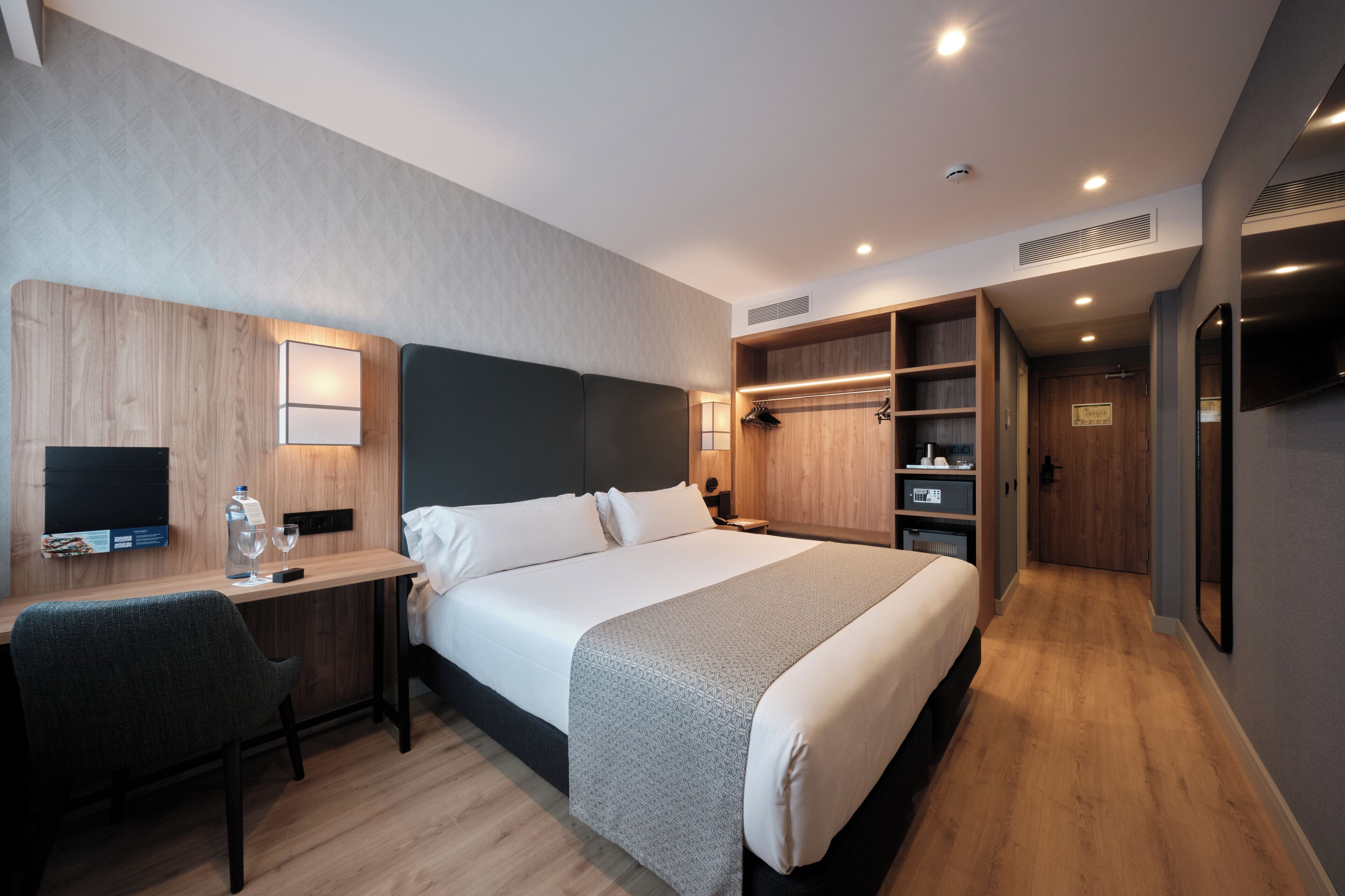 1 bedroom, in-room safe, desk, blackout curtains