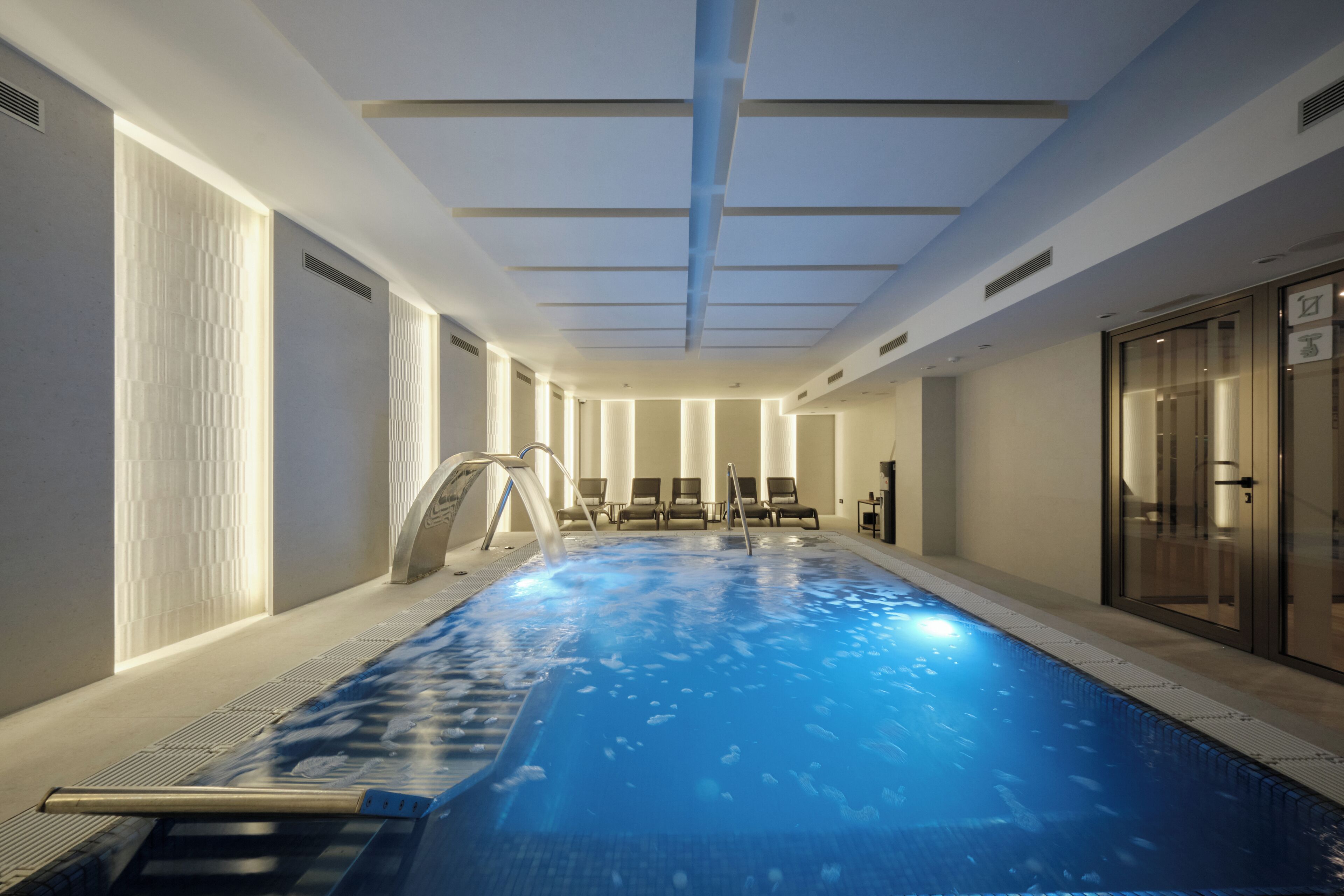 Sauna, bain à remous, massages