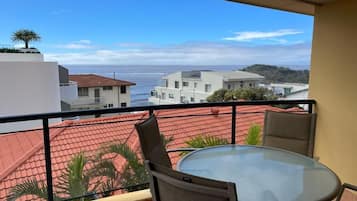 2 Brm Ocean Facing top Floor | Terrace/patio