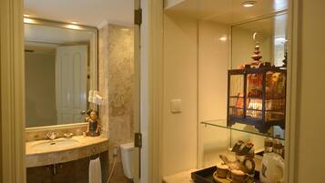 Eco-friendly toiletries, slippers, towels