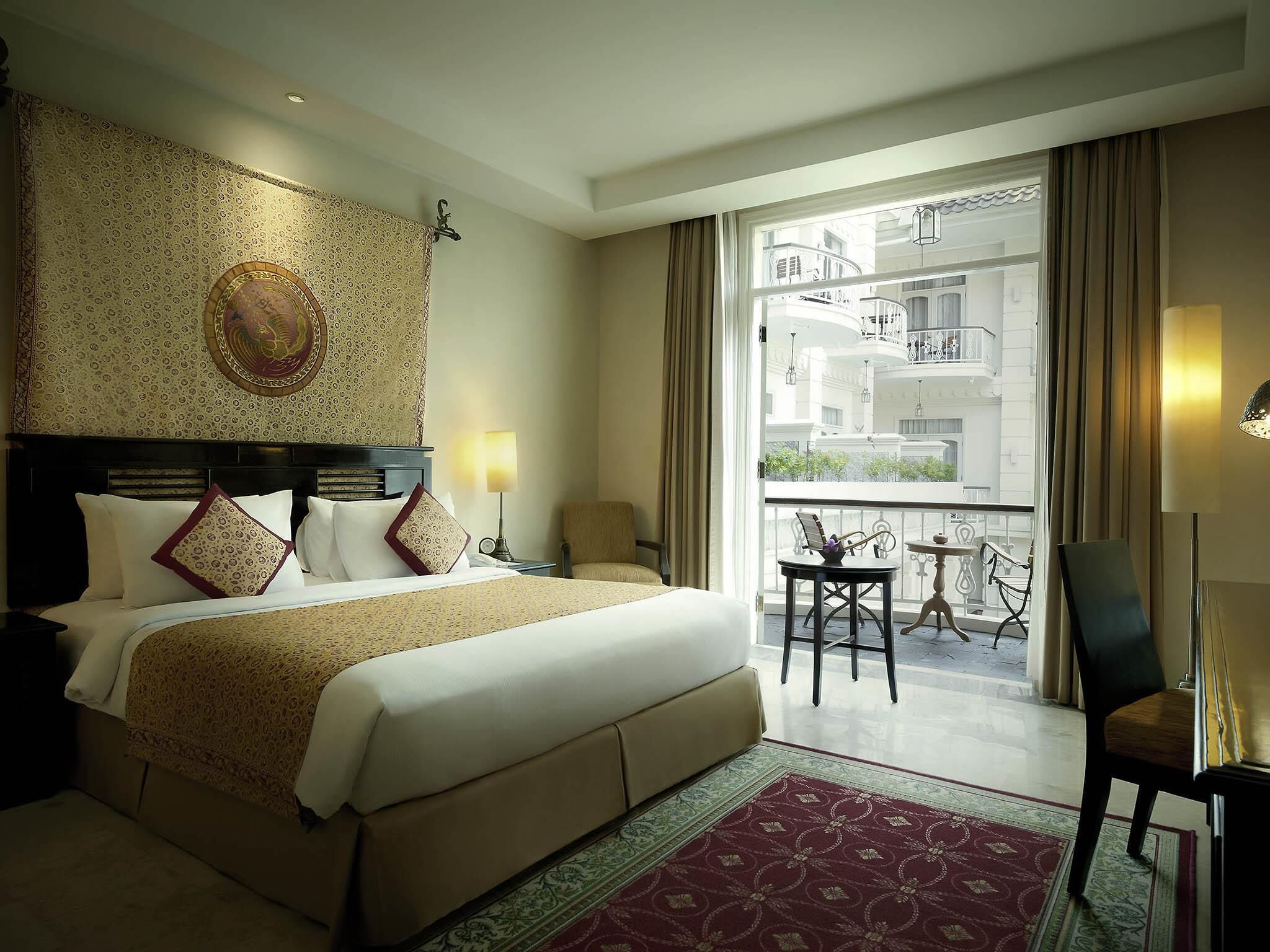 Deluxe-Zimmer, 1 King-Bett, Poolblick (Legacy) | Hochwertige Bettwaren, Minibar, Zimmersafe, Schreibtisch