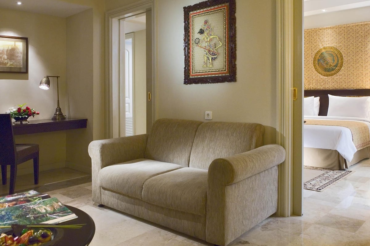 Premium bedding, minibar, in-room safe, desk