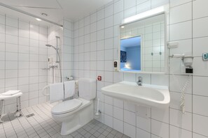 Standard Room, 1 Double Bed | Bathroom amenities | Shower, eco-friendly toiletries, hair dryer, towels - ibis Bregenz (Bregenz)
